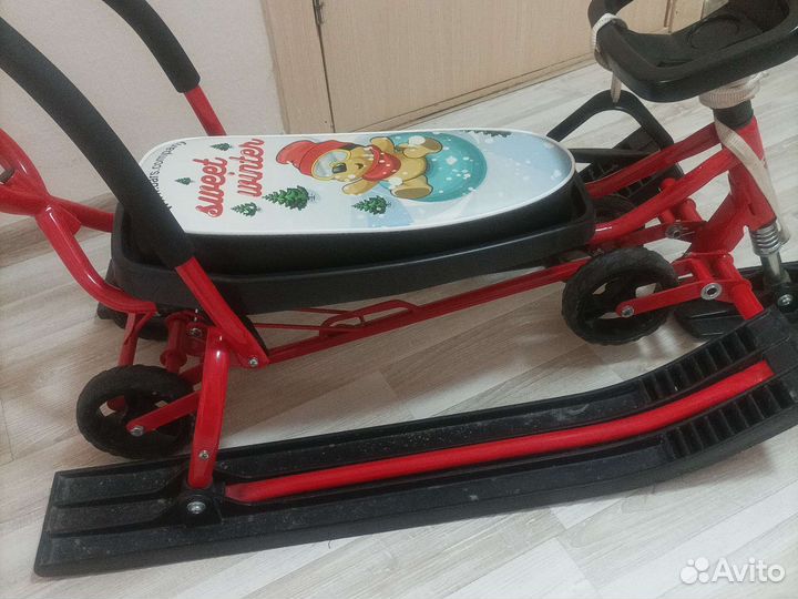 Снегокат с колесами и ручкой