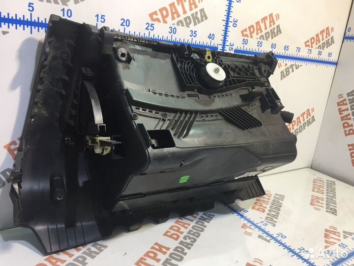 Шкода Октавия Бардачок центральной консоли