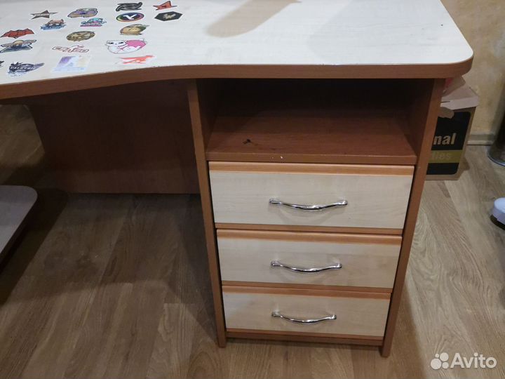 Стол для школьника (письменный, компьютерный)