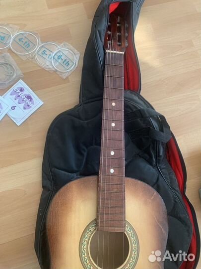 Гитара акустическая, с чехлом