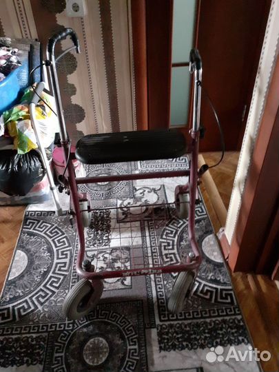 Ходунки для взрослых на колесах с сиденьем