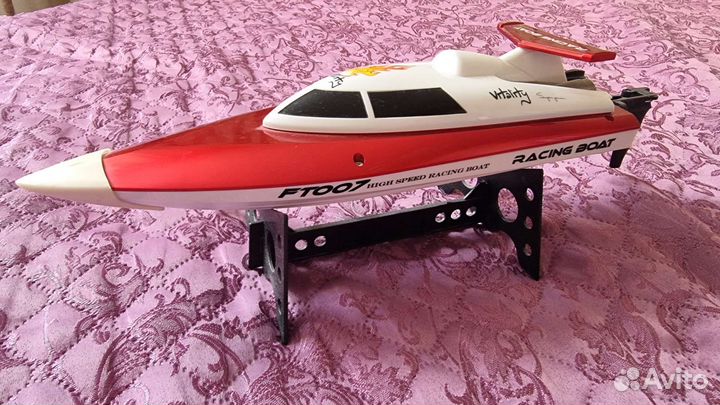 Катер на радиоуправлении FT007