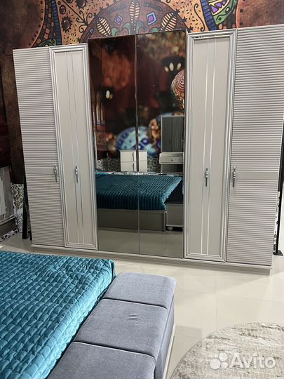 Спальный гарнитур