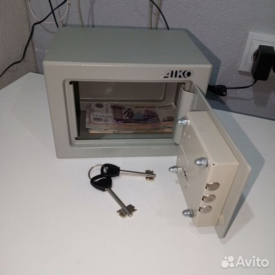 Сейф бу. без доставки, руки В руки