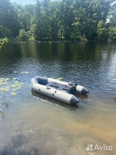 Надувная лодка с мотором