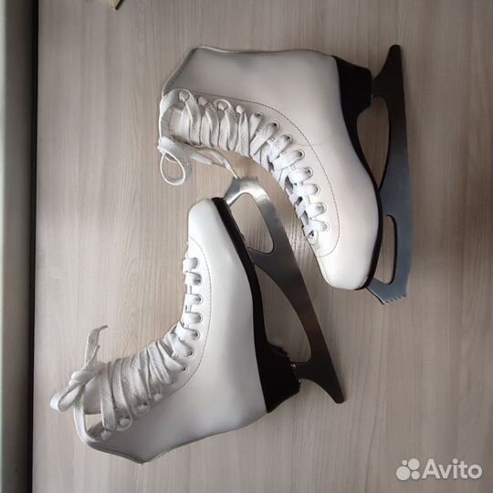 Коньки фигурные 36 размер