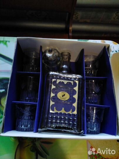 Графин с рюмками