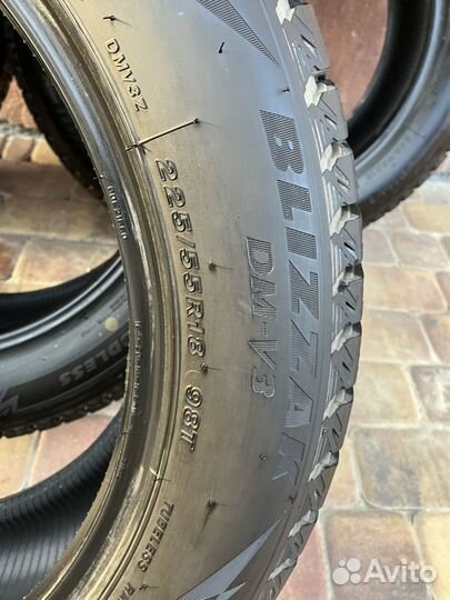 Bridgestone Blizzak DM-V3 225/55 R18