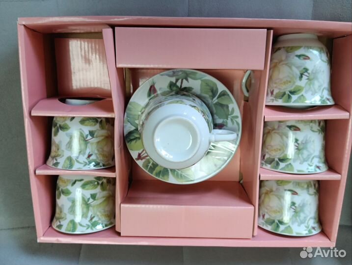 Набор кружек с блюдцами