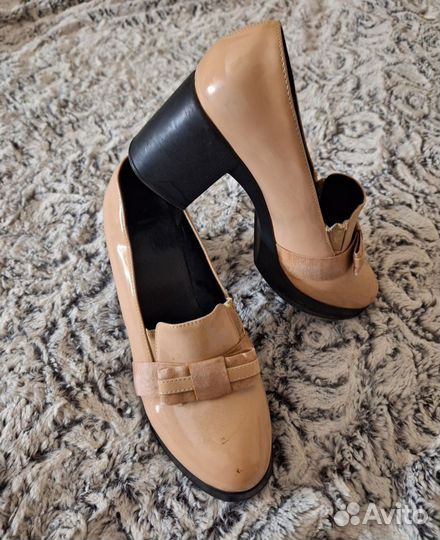 Лоферы женские лаковые р.40