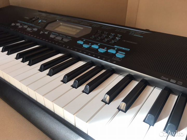Синтезатор Casio CTK-2100 + чехол