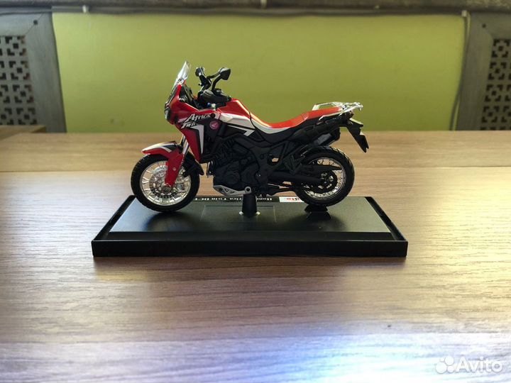 Maisto 1:18 - Мотоцикл - Honda Africa Twin DCT