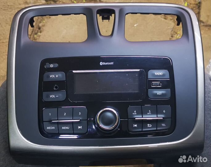 Магнитола с рамкой Рено Сандеро степвей