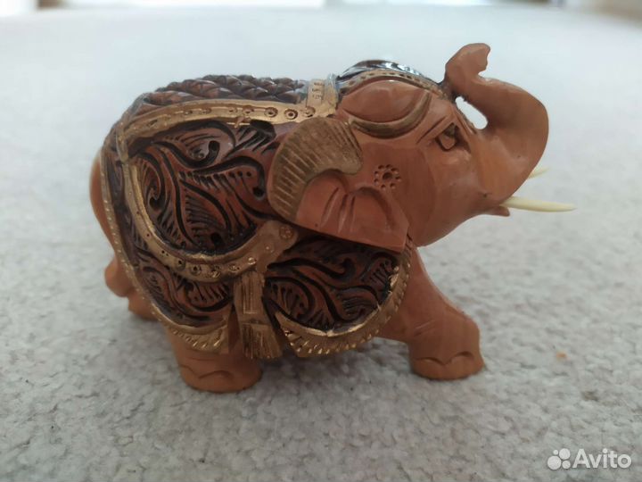 Деревянная скульптура слон Индия