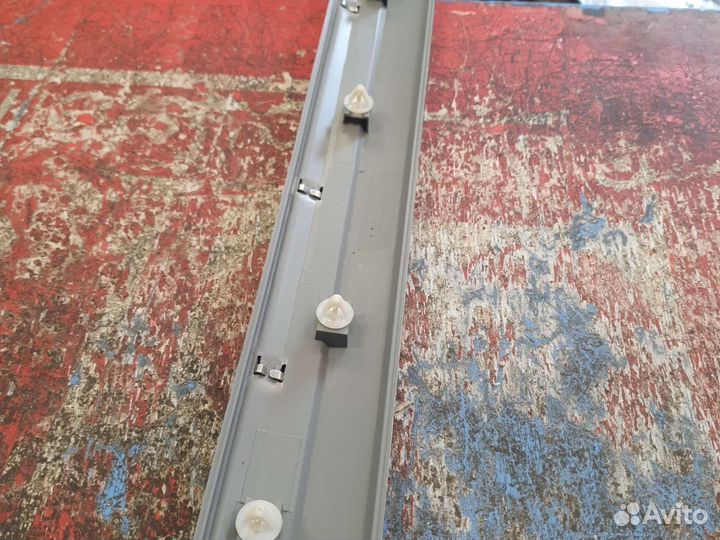 Декоративная накладка передн L Kia Carnival 99-05