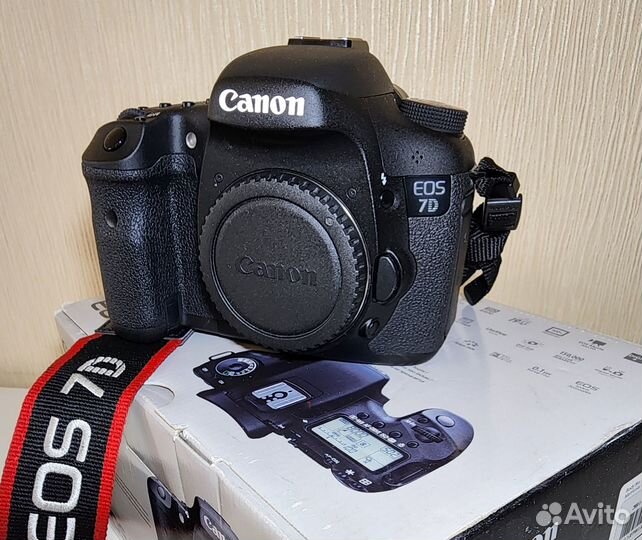 Зеркальная камера Canon EOS 7D kit Canon 50 f 1.8