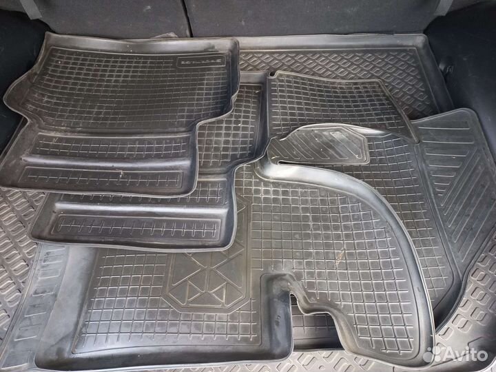 Автомобильные коврики резиновые
