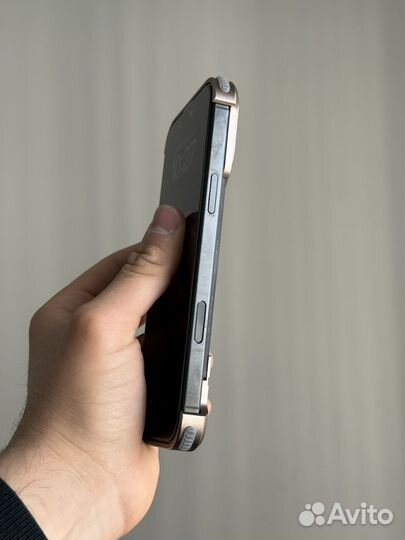 Чехол на iPhone 16 Pro Max карбон