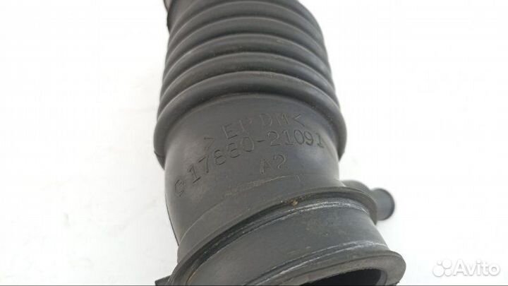 Патрубок воздушн.фильтра Toyota Ractis NCP105 1NZ