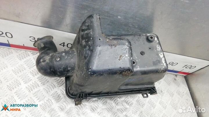 Корпус воздушного фильтра Toyota RAV4