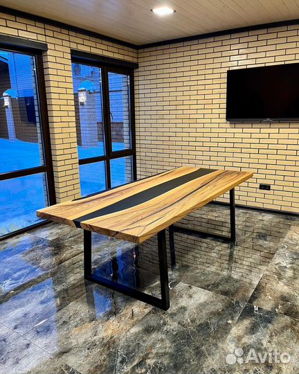 Стол из эпоксидной смолы