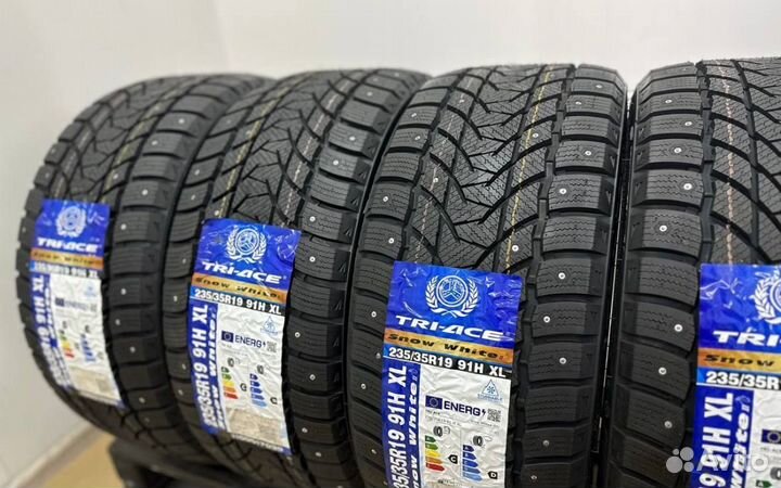 Tri Ace Snow White II Stud 235/35 R19 90U