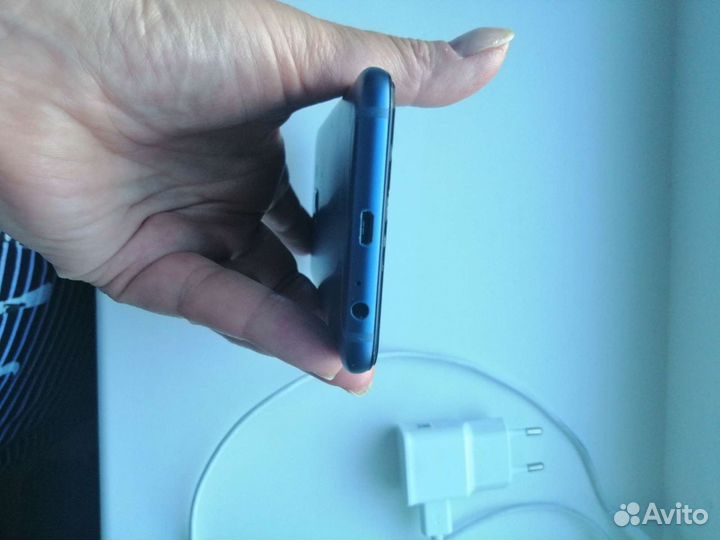 Samsung Galaxy A6, 4/32 ГБ