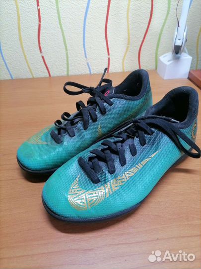 Футбольные бутсы nike