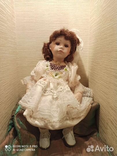 Кукла фарфоровая