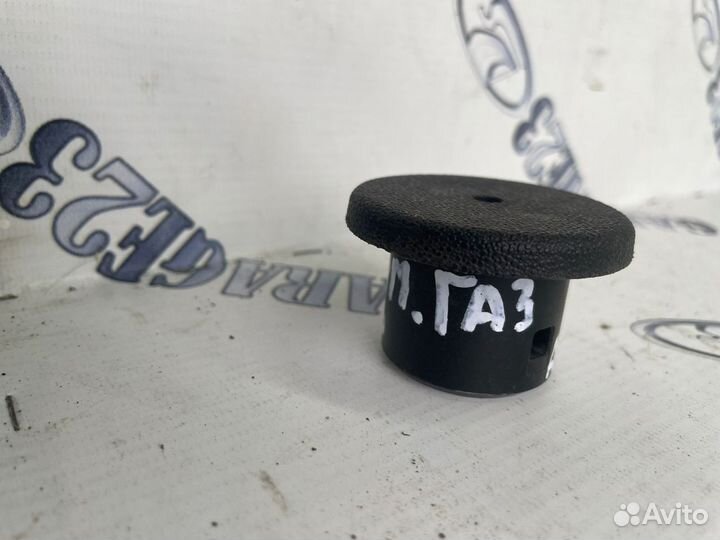 Заглушка под педаль газа Mitsubishi Outlander 1