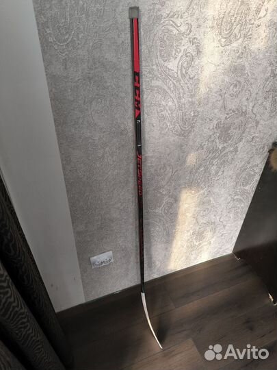 Клюшка хоккейная правый хват ccm