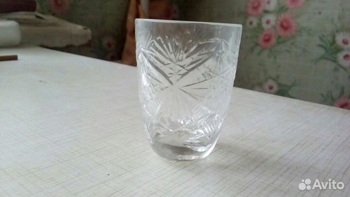Набор из шести хрустальных рюмок