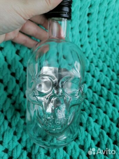 Бутылка череп