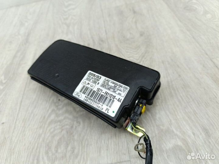 Подушка безопасности в сиденье передняя правая