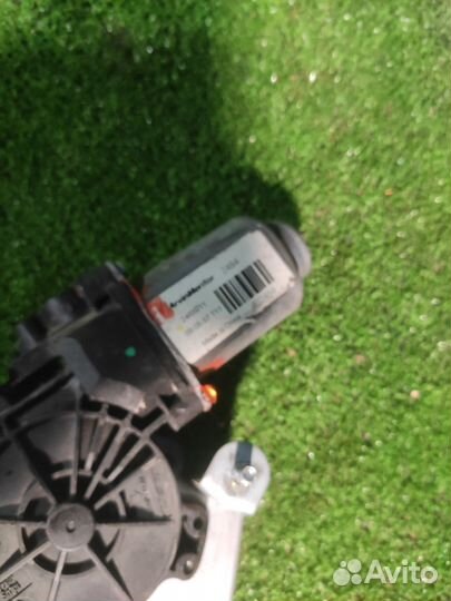 Стеклоподъемник передний левый Kia Rio 3 седан 1.4