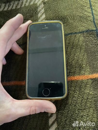 iPhone SE, 64 ГБ