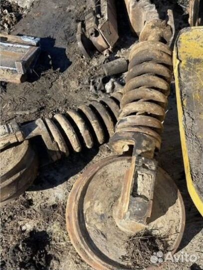 Ленивец + пружина komatsu pc200-8