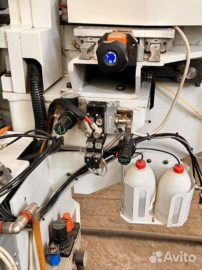 Кромкооблицовочный станок с прифуговкой akron 640