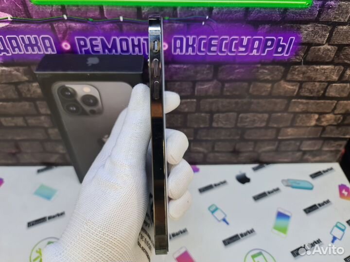 iPhone XR в корпусе