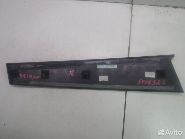 Молдинг двери передней правой