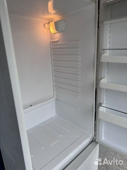 Холодильник бу Атлант