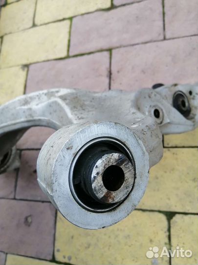 Левый Нижний рычаг на Инфинити Q50