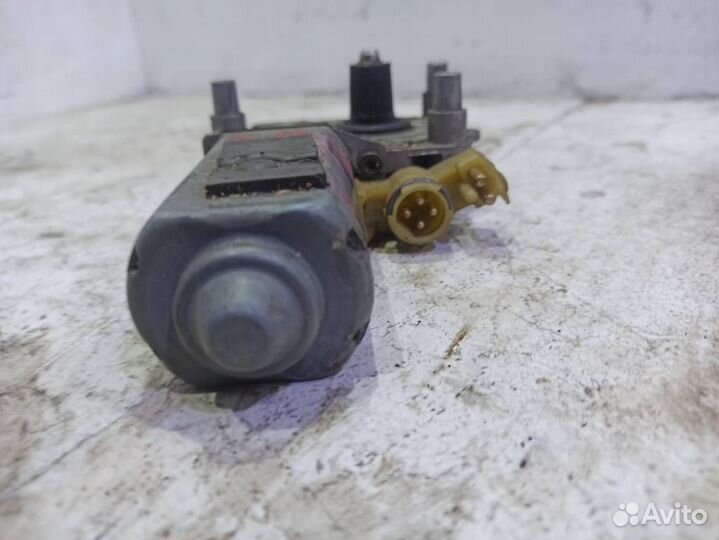 Моторчик заднего правого стеклоподъемника 01308215