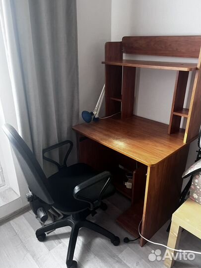 Компьютерный стол и стул в комплекте