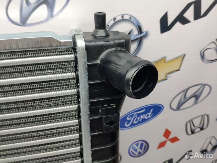 Радиатор охлаждения Chevrolet Aveo T250 1.4(05-11)