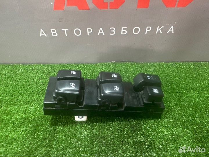 Кнопки стеклоподъемника водителя Hyundai Elantra 4