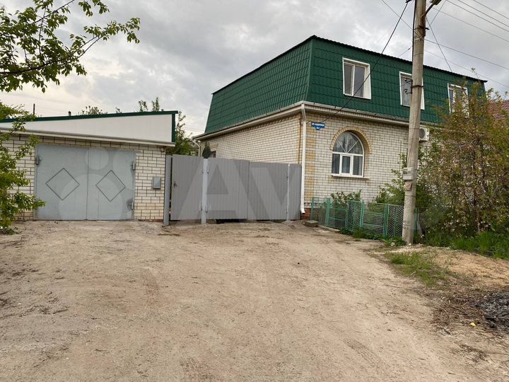 Дом 200 м² на участке 5 сот.