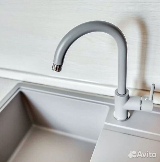 Кухонный гарнитур в стиле хай тек