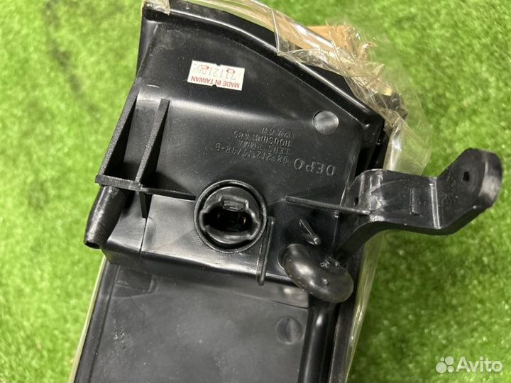 Поворотник передний правый Toyota Corona T170