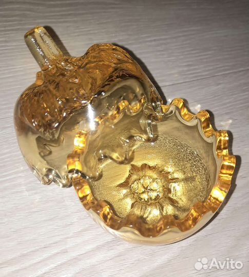 Лимонница, яблоко. Ретро